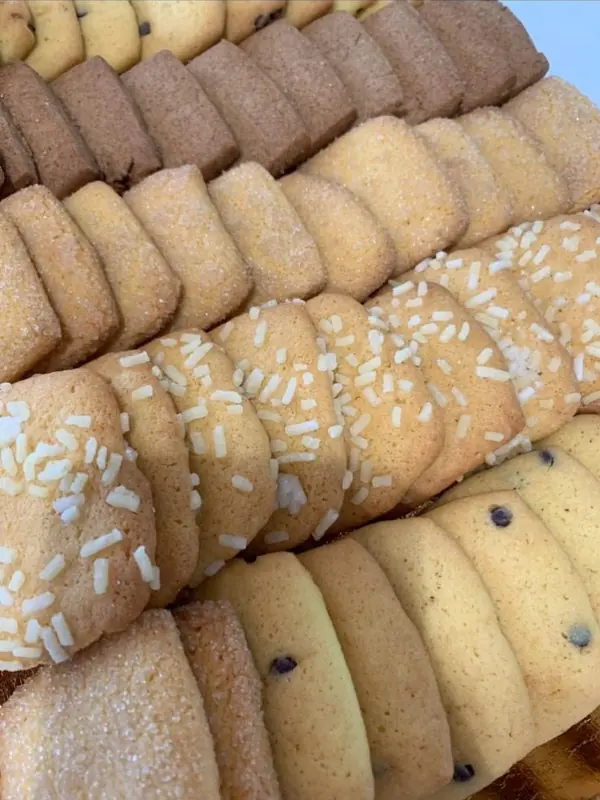 Assortimento di biscotteria secca e frollini artigianali della Pasticceria Martinazzo